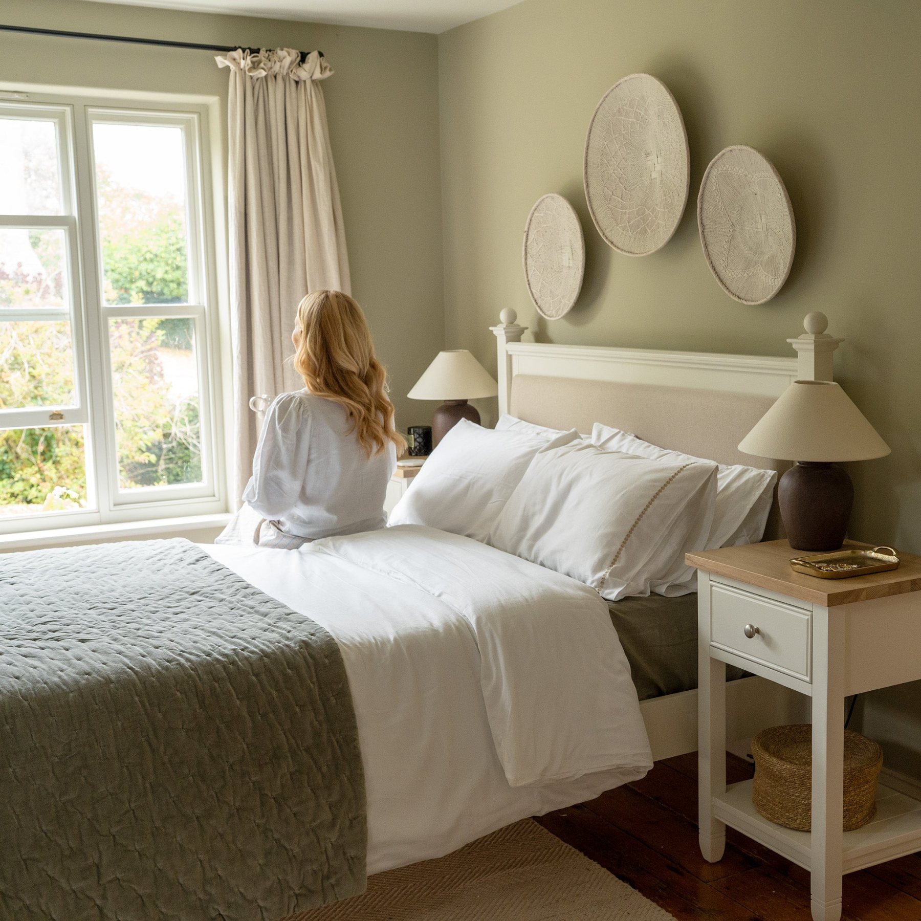 Amberley 5ft" Kingsize Bed Frame in Warm White